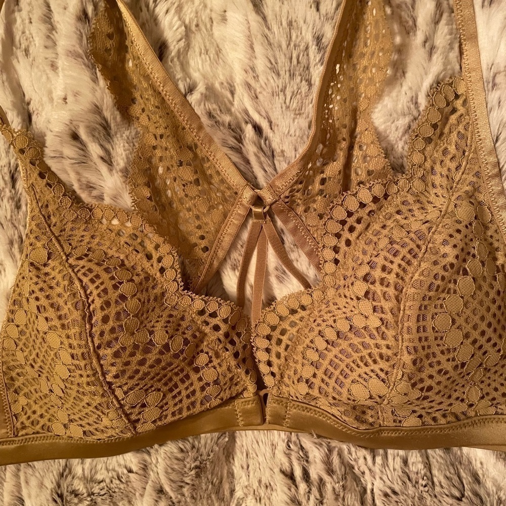 Victoria’s Secret Bralette Scalloped Lace VS Bralette Olive green Bralette 💸 🆕 - Picture 5 of 14